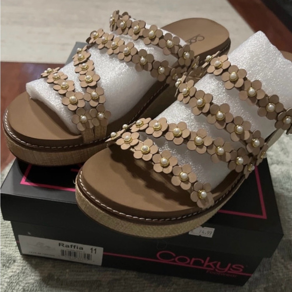 Corkys Beige Floral Pearl-Embellished Raffia Platform Sandals W11